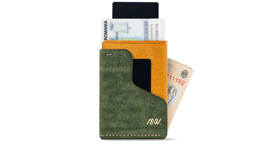 Portofel minimalist Mawani Wrap Sunrise din piele naturală Pueblo verde și galbenă , cu bancnote, buletin și carduri, vedere din față