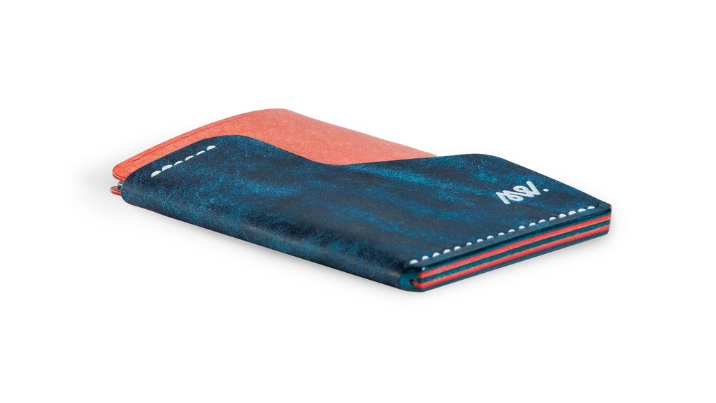 Portofel minimalist Mawani Wrap Lyra din piele naturala Pueblo albastră și roz, vedere din perspectivă