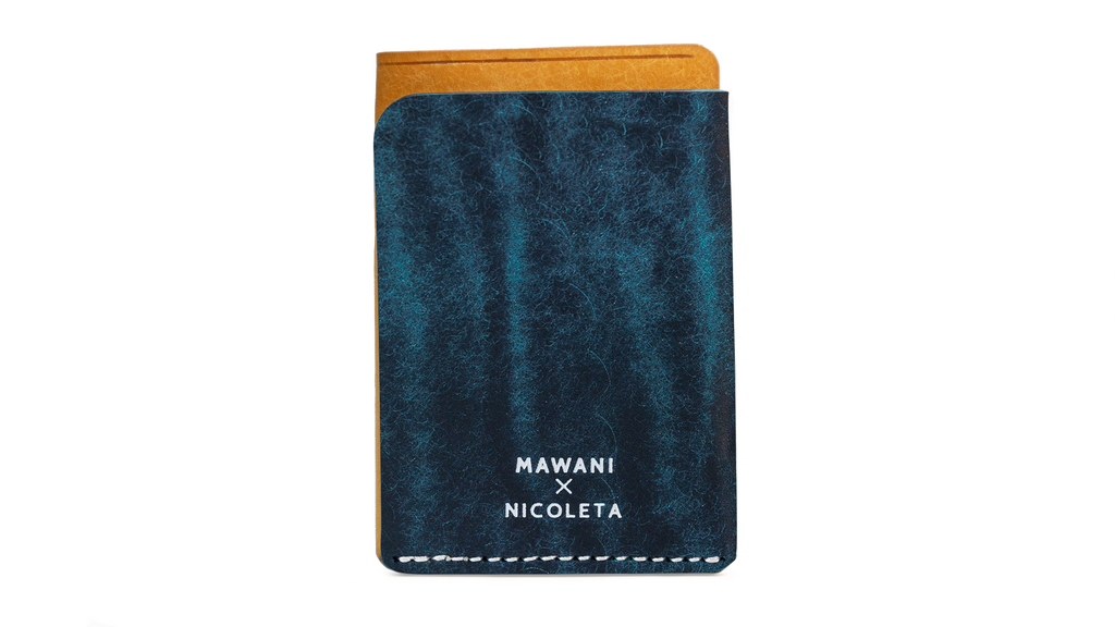 Portofel minimalist Mawani Wrap Graffiti din piele naturala Pueblo albastră și galbenă, vedere din spate