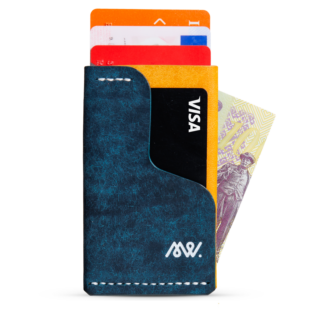 Portofel minimalist Mawani Mini Wrap Graffiti din piele naturală Pueblo albastră și galbenă, vedere din față, cu carduri si bancnote