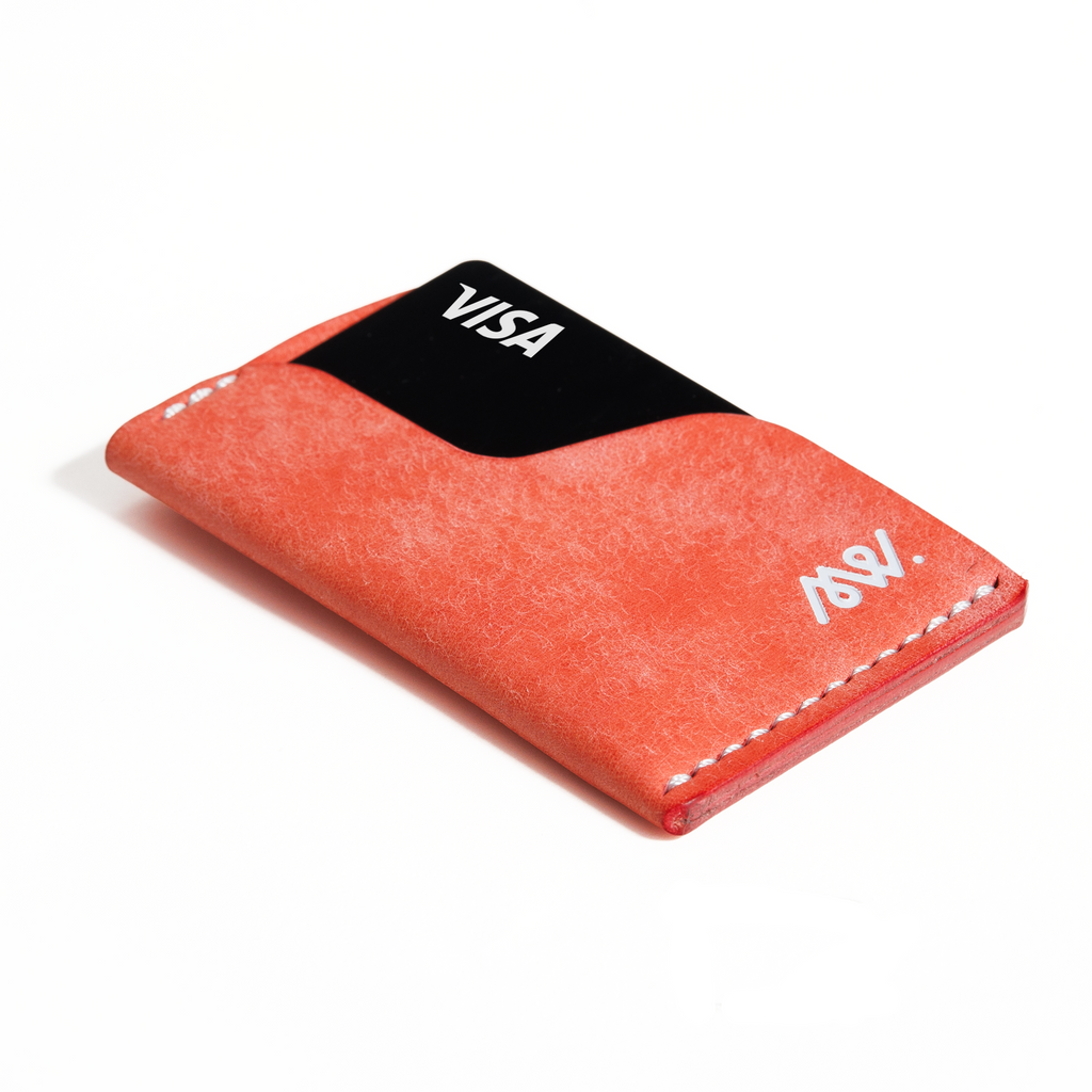 Portofel minimalist Mawani Micro Wrap Candy din piele naturală Pueblo roz, vedere din perspectivă, cu carduri 