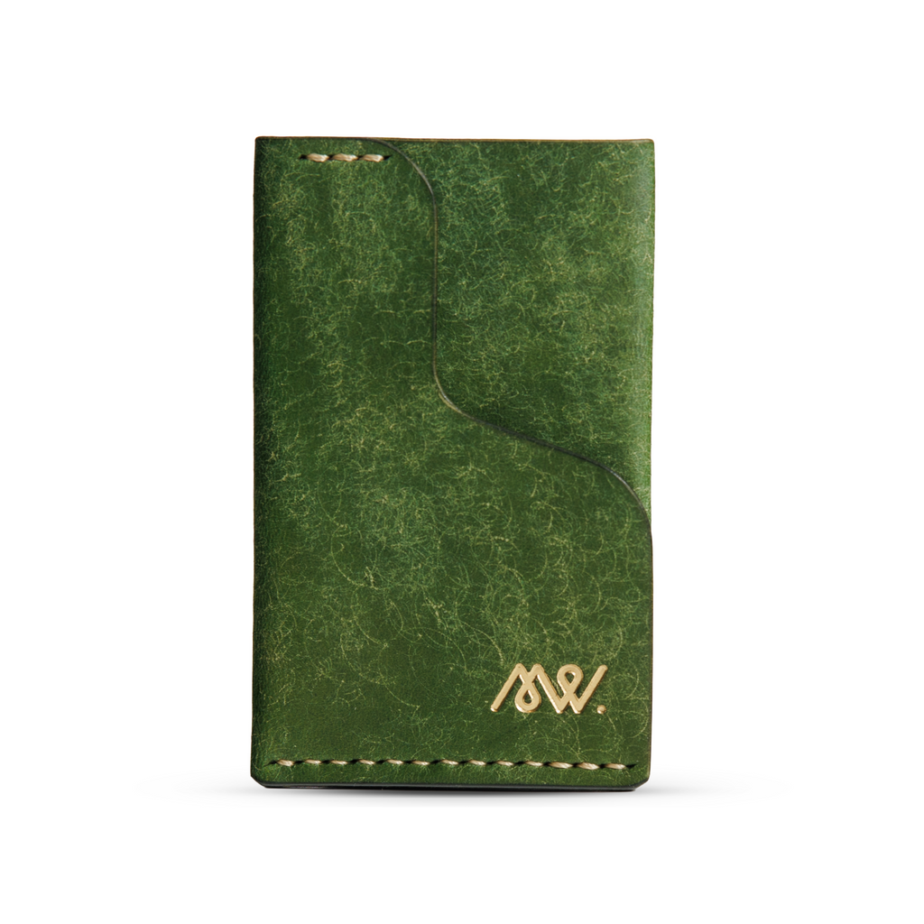 Portofel minimalist Mawani Micro Wrap Forest din piele naturală Pueblo verde, vedere din spate, cu carduri 